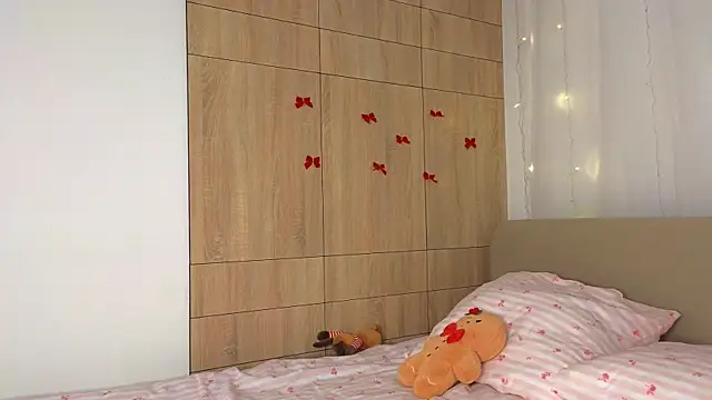 Snapshot of minigirl chatting on 02.26.26 minigirl online show from 02.26.26