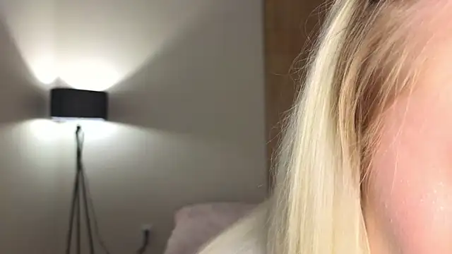 Snapshot of minigirl chatting on 02.28.26 minigirl online show from 02.28.26