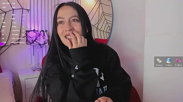 Snapshot of AliceCorner chatting on 10.28.25 AliceCorner online show from 10.28.25