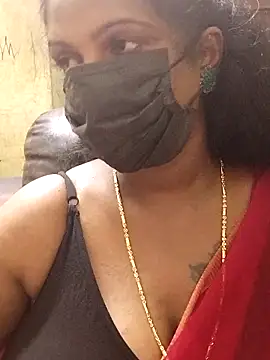 Snapshot of poojaa-rani chatting on 09.29.25 poojaa-rani online show from 09.29.25