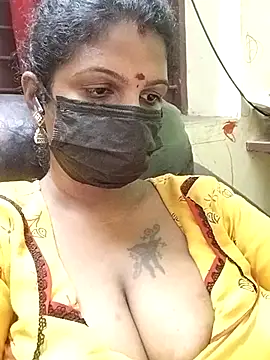 Snapshot of poojaa-rani chatting on 11.23.25 poojaa-rani online show from 11.23.25