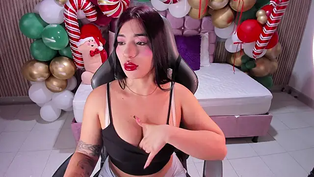 Nicolee19 online show from 12.19.25