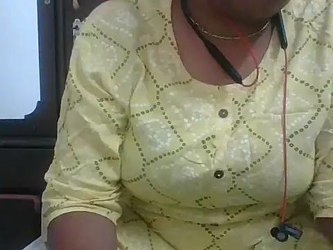 Snapshot of snehashreyatamil chatting on 03.13.26 snehashreyatamil online show from 03.13.26