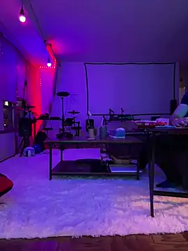 VicS119717 online show from 04.18.26