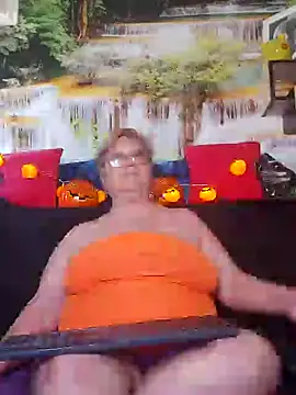 Snapshot of QueenPammy1 chatting on 10.31.25 QueenPammy1 online show from 10.31.25