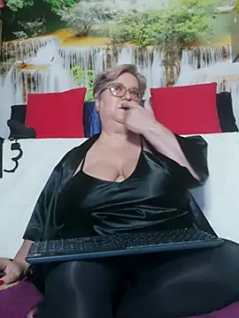 Snapshot of QueenPammy1 chatting on 11.13.25 QueenPammy1 online show from 11.13.25