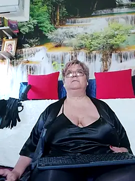 Snapshot of QueenPammy1 chatting on 11.22.25 QueenPammy1 online show from 11.22.25