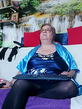 Snapshot of QueenPammy1 chatting on 11.29.25 QueenPammy1 online show from 11.29.25