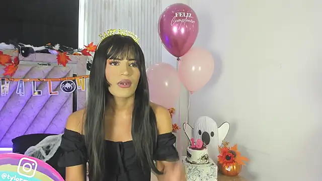 Taylor Harveey online show from 10.24.25