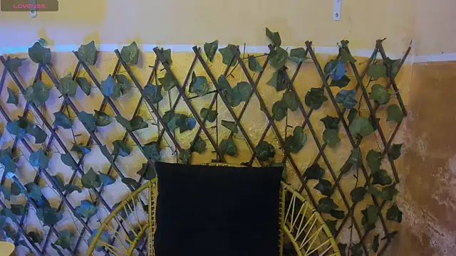 Snapshot of dirtyBBWplay chatting on 12.01.25 dirtyBBWplay online show from 12.01.25