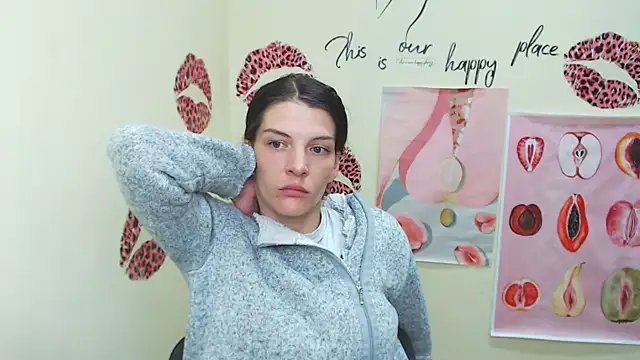 Snapshot of VanessaRey_ chatting on 03.17.25 VanessaRey online show from 03.17.25