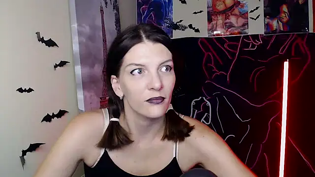 Snapshot of VanessaRey_ chatting on 10.28.25 VanessaRey online show from 10.28.25