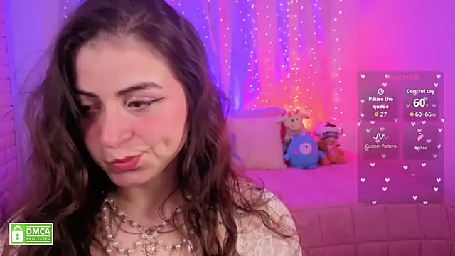 Snapshot of Taiga_Cute chatting on 11.23.25 Taiga Cute online show from 11.23.25