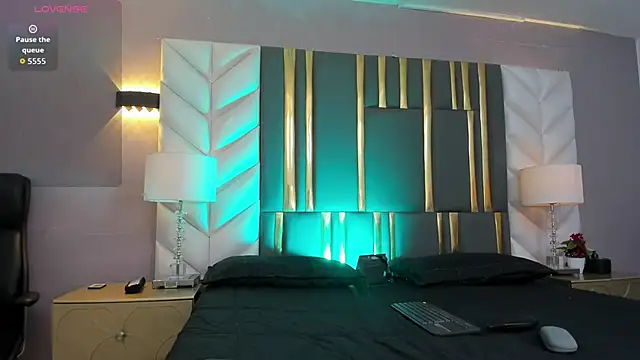 Snapshot of SaraJonness chatting on 11.26.25 SaraJonness online show from 11.26.25