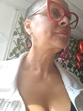 Amadamilf1980 online show from 09.26.25