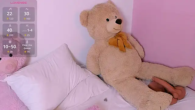 Snapshot of BritanyLin__ chatting on 10.11.25 BritanyLin online show from 10.11.25