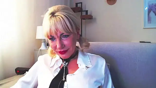 Snapshot of GabrielleTrue chatting on 10.02.25 GabrielleTrue online show from 10.02.25