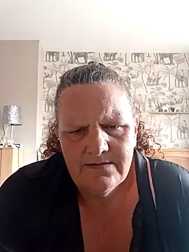 MissQueenBeex online show from 03.22.25