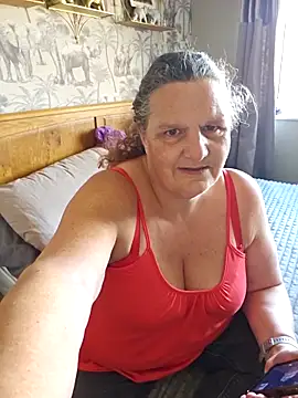 MissQueenBeex online show from 09.24.25