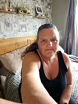 MissQueenBeex online show from 09.26.25