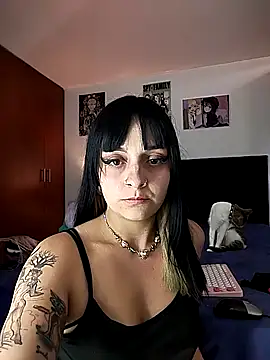 Snapshot of KARINNA__RAVEN chatting on 09.18.25 KARINNA RAVEN online show from 09.18.25