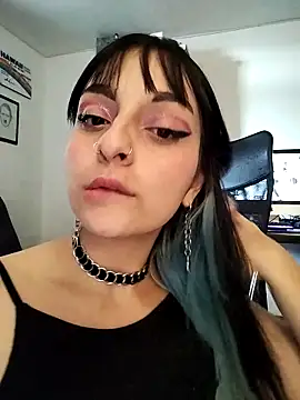 Snapshot of KARINNA__RAVEN chatting on 11.30.25 KARINNA RAVEN online show from 11.30.25