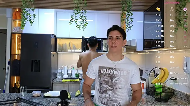 Snapshot of Almiboys chatting on 03.19.25 Almiboys online show from 03.19.25