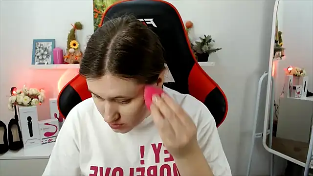 Lucky Lana online show from 11.21.25