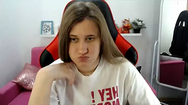 Snapshot of Lucky_Lana chatting on 07.13.26 Lucky Lana online show from 07.13.26