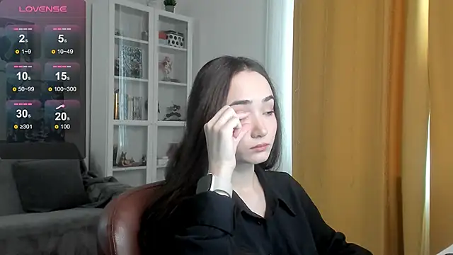 Snapshot of Lillllos chatting on 11.24.25 Lillllos online show from 11.24.25