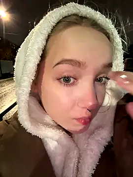 Snapshot of bambi_lu chatting on 10.27.25 bambi lu online show from 10.27.25