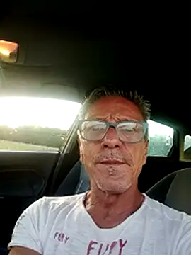 Snapshot of Deddyitalia3 chatting on 06.17.26 Deddyitalia3 online show from 06.17.26
