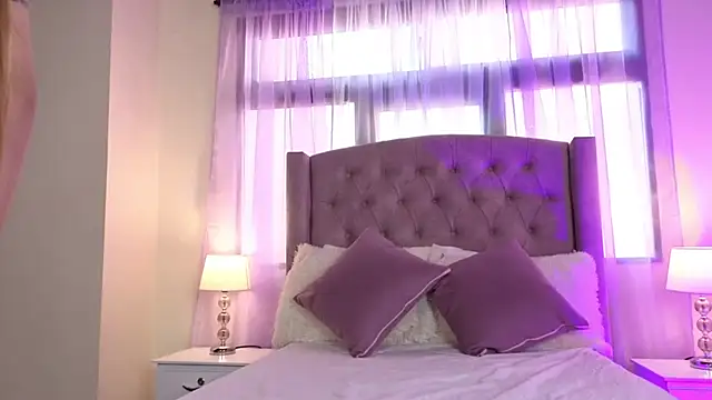 zaraquiinn online show from 10.14.25