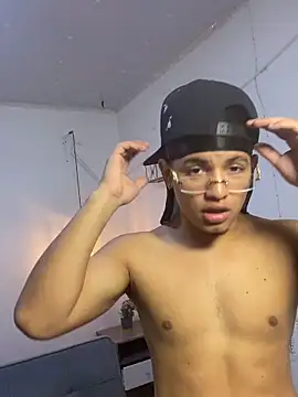 Snapshot of samxx_muscle chatting on 04.13.26 samxx muscle online show from 04.13.26