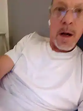 Snapshot of Deddyitalia3p chatting on 10.04.25 Deddyitalia3p online show from 10.04.25