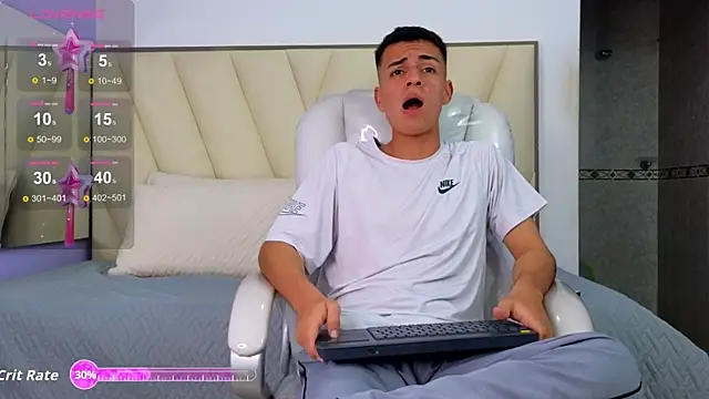 Hotboy21  online show from 09.13.25