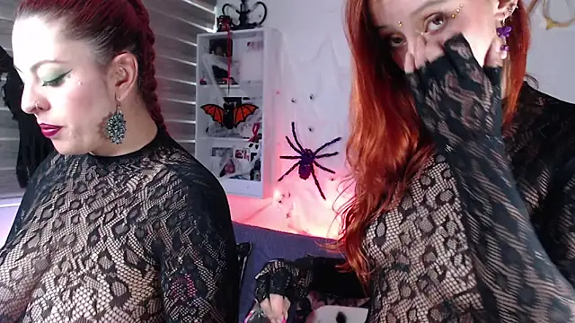 Snapshot of Lexxi_hot chatting on 10.15.25 Lexxi hot online show from 10.15.25