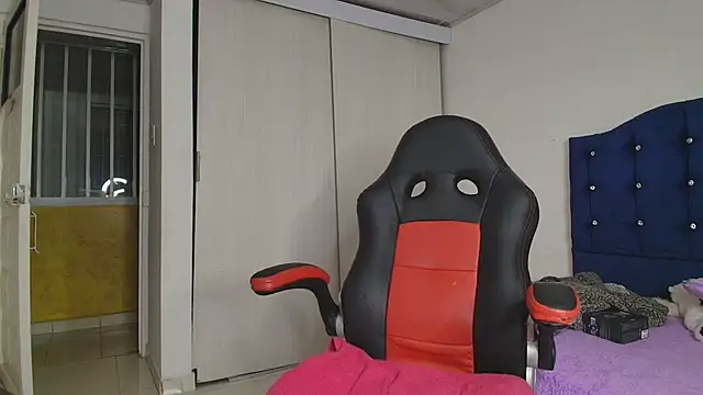 lovehotpink online show from 10.11.25