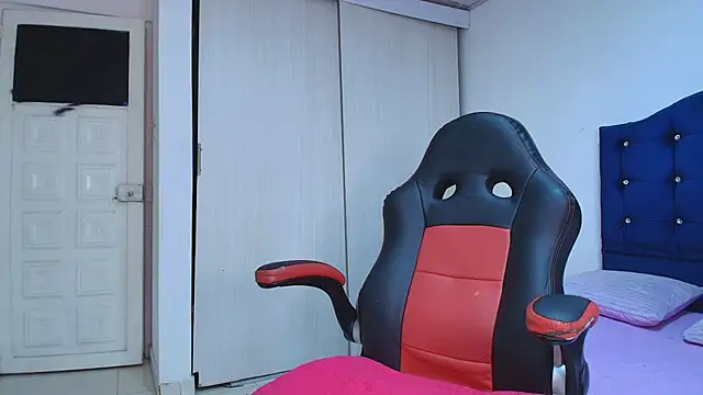 lovehotpink online show from 11.08.25