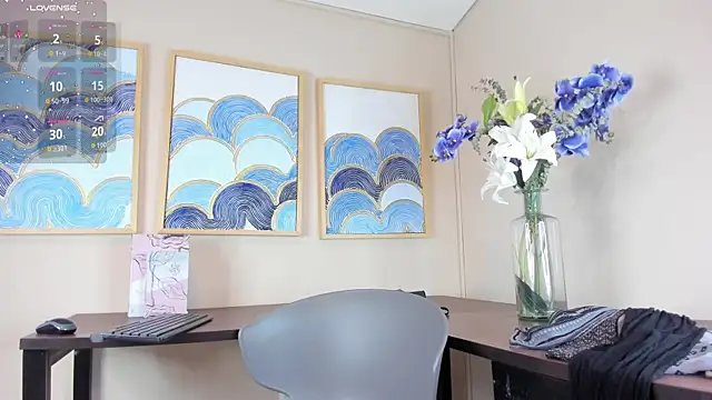 Snapshot of andrea_xoe_ chatting on 11.18.25 andrea xoe online show from 11.18.25