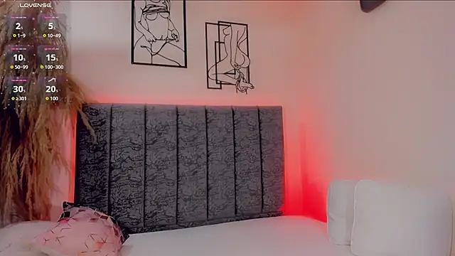 Snapshot of blonder_roux chatting on 10.15.25 blonder roux online show from 10.15.25