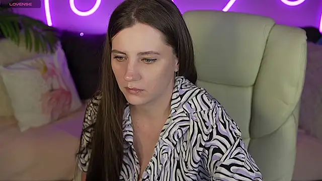 Snapshot of ValeryMurr chatting on 10.14.25 ValeryMurr online show from 10.14.25