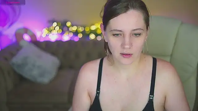 Snapshot of ValeryMurr chatting on 12.22.25 ValeryMurr online show from 12.22.25