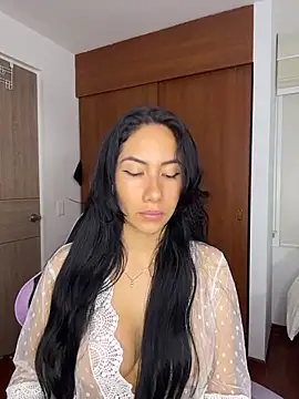 ArianaReynoldss online show from 04.06.26