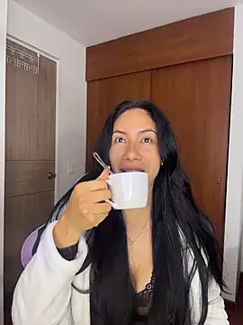 ArianaReynoldss online show from 04.07.26