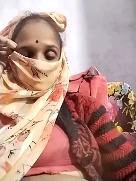 Snapshot of Soniy-Maax chatting on 11.16.25 Soniy-Maax online show from 11.16.25