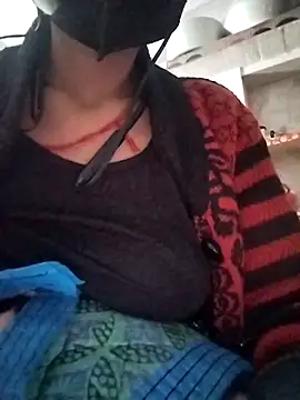 Snapshot of Soniy-Maax chatting on 12.15.25 Soniy-Maax online show from 12.15.25