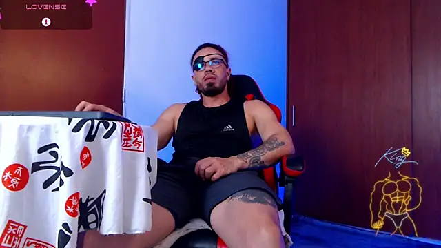 Snapshot of pirata_fitness chatting on 03.12.26 pirata fitness online show from 03.12.26