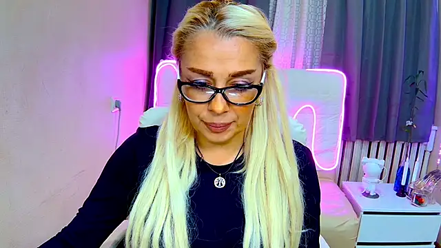 Snapshot of KatrinaCharm chatting on 09.11.25 KatrinaCharm online show from 09.11.25