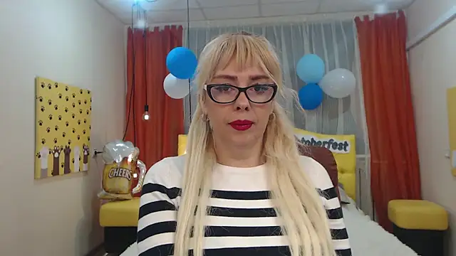 Snapshot of KatrinaCharm chatting on 09.21.25 KatrinaCharm online show from 09.21.25